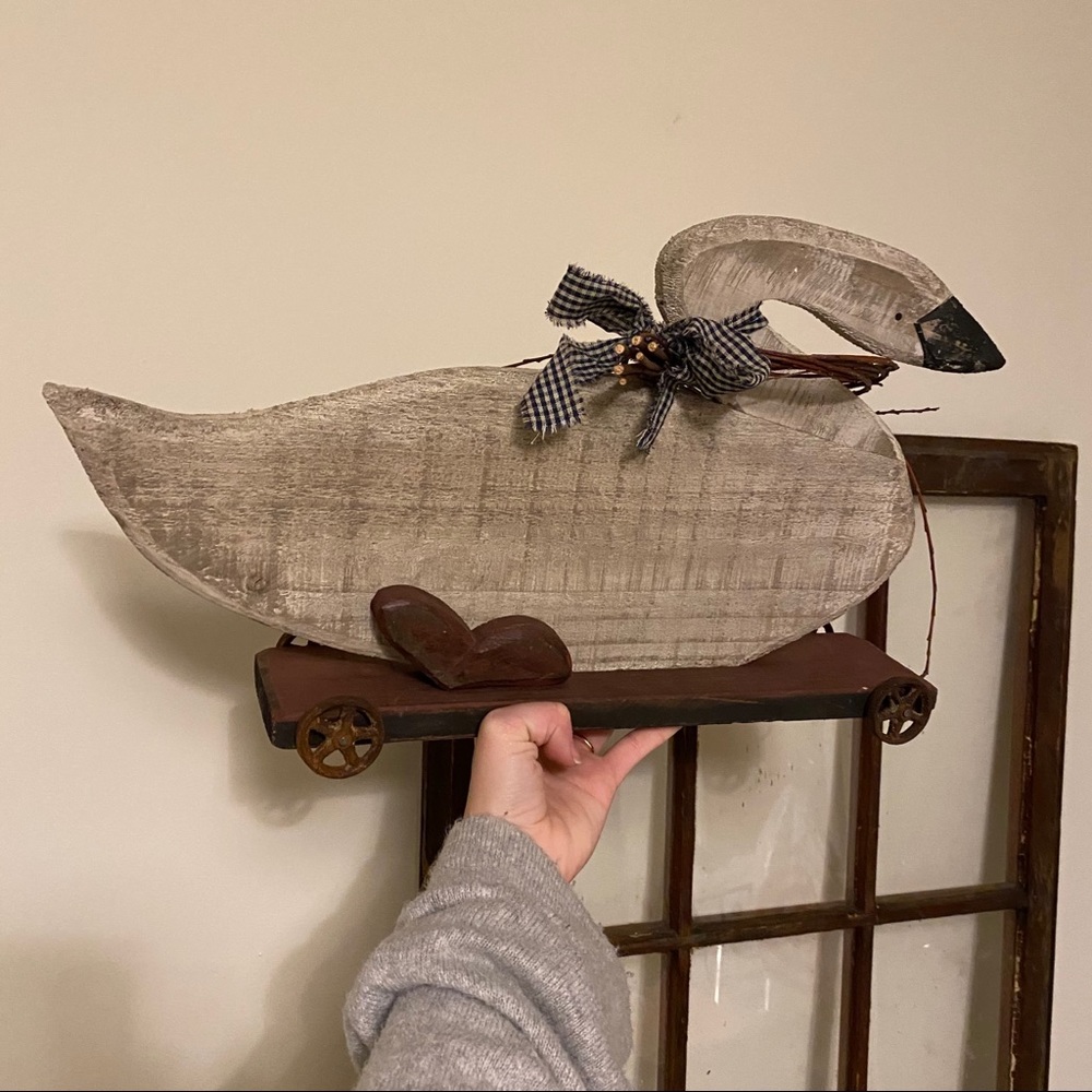Primitive decor swan on wheels